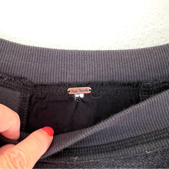 Free People Cropped Sweatshirt Grey & Black Mixed Media XS/ Small - Picture 2 of 9
